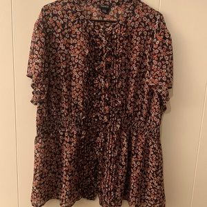 Torrid size 4 black with coral floral print blouse. Ruffled front gathered waist